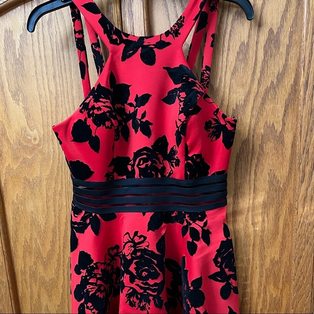 City Studio Fabulous Red and Black Floral Fancy Winter Formal Womens Dress Sz 9
